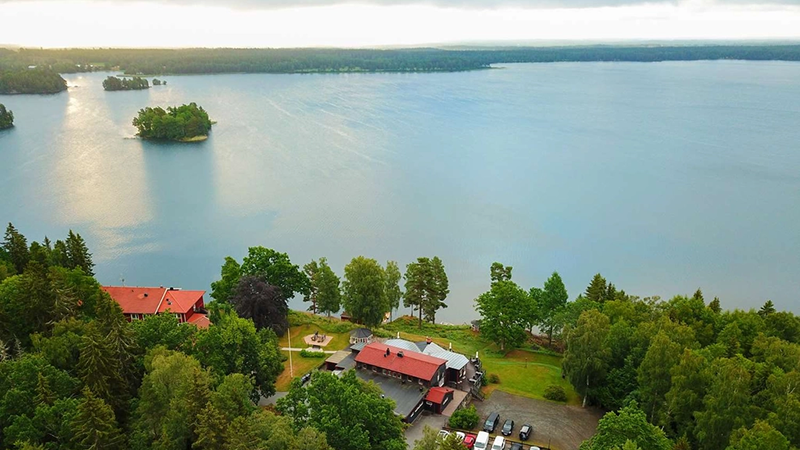 Hotell Ullinge vid sjön Södra Wixen. Hotell Ullinge vid sjön Södra Wixen.